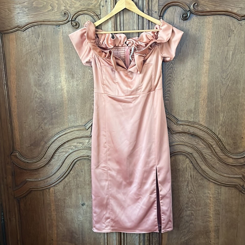 NWT ANTHROPOLOGIE Ruffled Off-The-Shoulder Dress pink satin Size Medium - Picture 7 of 16